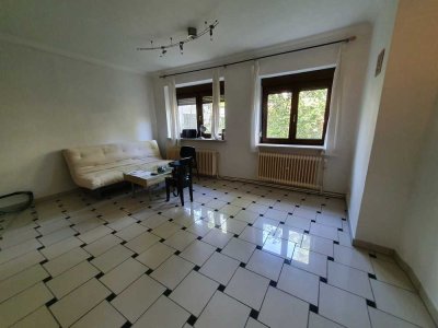 Frankfurt Bockenheim: ruhige, geräumige 1-Zimmer-EG-Wohnung mit EBK