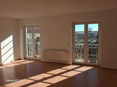 Helle 4-Zimmer-Wohnung mit Balkon in Dessau-Roßlau
