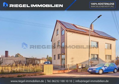 Sie hier? Wir auch! 1.487 m² Grdst., Bauplatz, PV-Anlage, 2 Familienhaus mit 3 Wohnungen, 2 Garagen