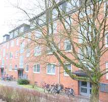 Freundliche 3-Zimmer Wohnung mit Balkon und Einbauküche.