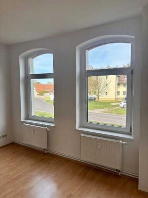 Wohnen mitten im Grünen! Lichtdurchflutete 2-Zimmer-Wohnung mit großem Balkon!