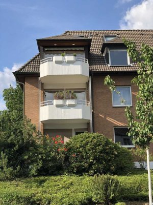 Helle , vollständig renovierte Maisonette/Dachgeschoß Wohnung in süd westlicher Gartenstadt