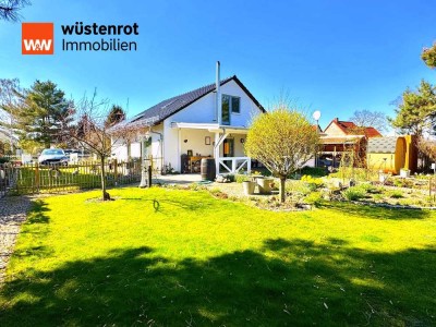 Grünes Paradies! Liebenswertes Einfamilienhaus mit Kamin, Sauna, Teich & sagenhaftem Traumgrundstück
