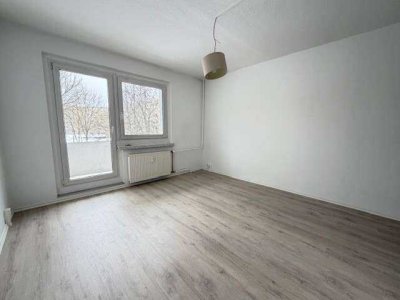 ** Achtung !! 1Monat Kaltmiete sparen - 3 Zimmer Wohnung im 1. OG mit Balkon und Dusche**