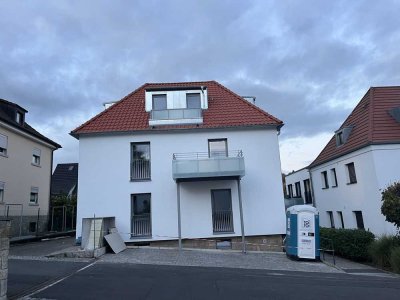 Helle 2,5-Zimmer Dachgeschosswohnung (Erstbezug) in Würzburg-Versbach nahe Uniklinikum