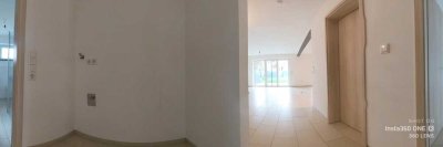 Moderne EG Wohnung mit eigenem Garten (barrierefrei, neuwertig)