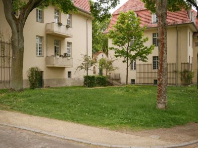 Helle 2-Zimmer Wohnung im 1. OG mit Balkon in Berlin-Buch