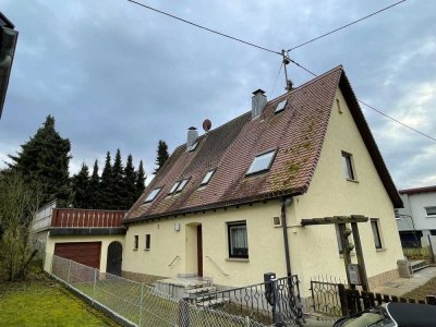 1-2-Familienhaus auf traumhaftem Grundstück mit romantischem Schopf