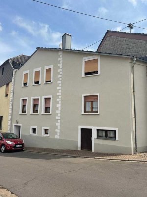 Großzügiges Mehrfamilienhaus mit 4 Wohneinheiten in Beckingen-Düppenweiler zu verkaufen