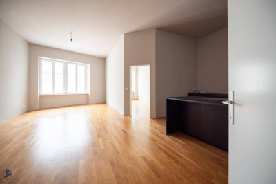 Großzügige Dachgeschosswohnung in historischem Stilhaus nahe Hauptplatz – Wiener Neustadt
