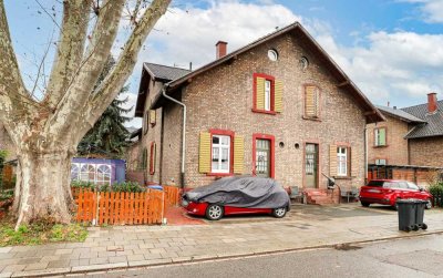 Wohnen in Bestlage: Stilvolle Doppelhaushälfte in der BASF-Kolonie