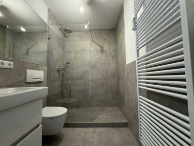 TOP - 3 Zimmer Wohnung, hochwertig saniert,  mit neuer Einbauküche, Westbalkon