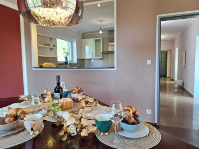 Ruhe, Raum, Rendite: Großzügiges Wohnen mit Einliegerwohnung in Hanglage