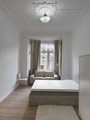 Sarnierte Altbau Wohnung (möbliert) WG 4-5 Personen