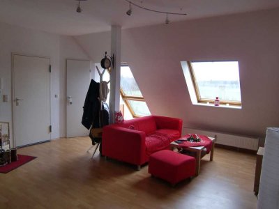 ruhiges, helle Single Apartment in neuwertigem 5 Parteienhaus