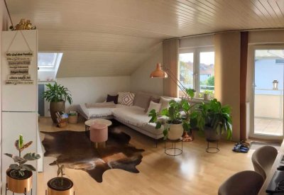 Tolle, UNVERMIETETE Wohnung mit großem Balkon - Top Saniert