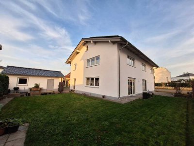 Geräumige, gepflegte 5-Raum-Wohnung mit gehobener Innenausstattung mit EBK in Bellenberg