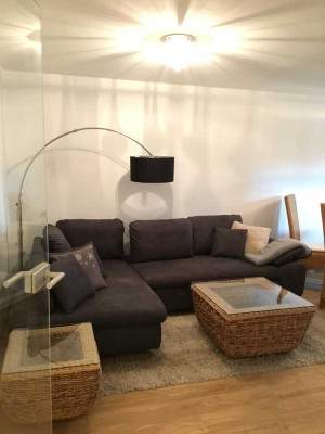 Schöne möblierte 2 Zi. EG-Wohnung mit Balkon in Unterföhring