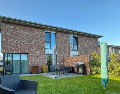 Schöne 5-Zimmer Doppelhaushälfte in Elmenhorst, 2 Stellplätze, Wärmepumpe, HWR, 2022, Garten