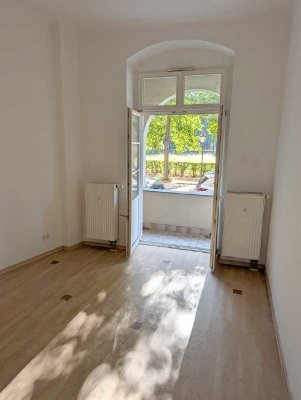 ...elbnahe Altbauwohnung mit 2 Balkonen im Hochparterre!