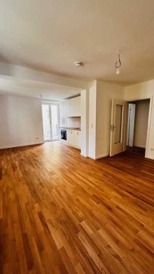 Generalsanierte 2-Zimmer-Wohnung mit neuer Schreiner-Einbauküche, Balkon – sofort bezugsbereit!