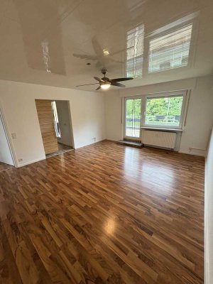 Helle 3-Zimmer-Wohnung mit Balkon, Klimaanlage & TG-Stellplatz