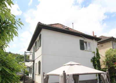 Haus mit 2 Wohneinheiten in zentraler Lage + 5 Stellplätzen