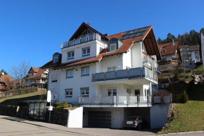 Gepflegte 4-Raum-Wohnung mit EBK und Balkon in Baiersbronn