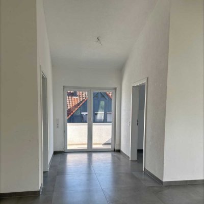 Modernisierte 4-Raum-Wohnung mit Balkon und Einbauküche in Rudersberg