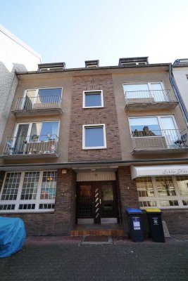 Viel Platz für den Alltag in dieser modernisierten Erdgeschosswohnung mit Garten in Düsseldorf