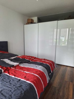 Moderne möblierte 1,5-Zi.-Wohnung mit Terrasse, Stellplatz & KfW-55-Standard (2019)