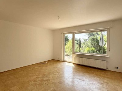 Rückzugsort mit Stil – Freistehendes Zweifamilienhaus in Hanglage von Maintal-Hochstadt