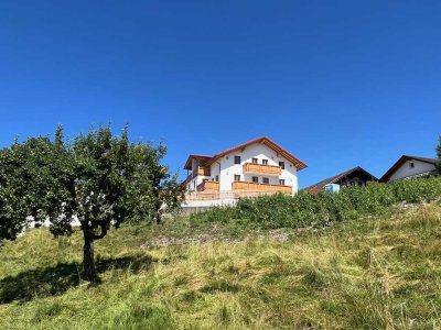 Großzügig, hell und modern- Dachgeschosswohnung mit Loggia