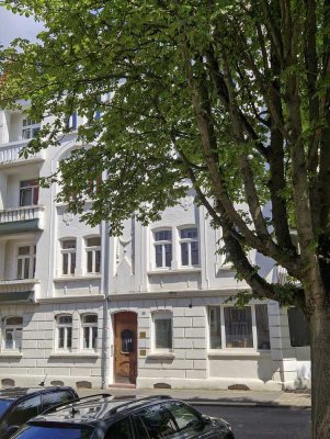 Helle 3-Zimmer-Altbauwohnung in ruhiger, zentraler Lage