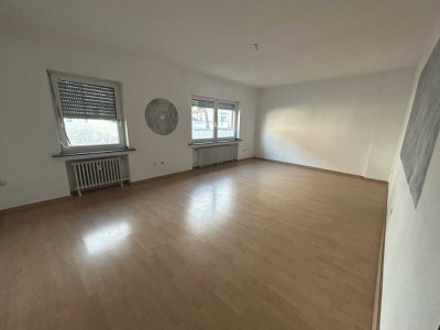 Geräumige 4-Zimmer-Wohnung in MG-Rheydt