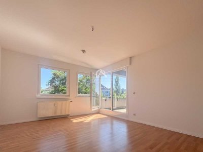 WUNDERSCHÖNER AUSBLICK! HELLE 2-ZIMMER WOHNUNG! PROVISIONSFREI!