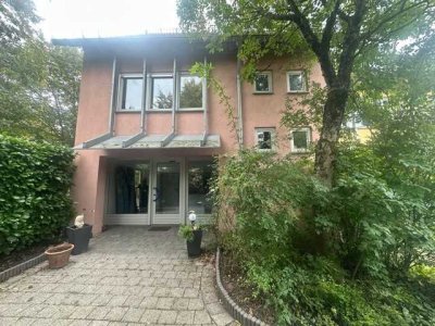 Schwäbisch Hall  Heimbachsiedlung / Repräsentatives Reiheneckhaus mit Carport u. schönem Garten