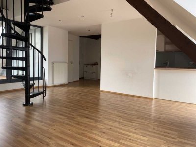 Attraktive Maisonette-Wohnung mit Empore, Dachterrasse und hochwertiger EBK im Aachener Süden