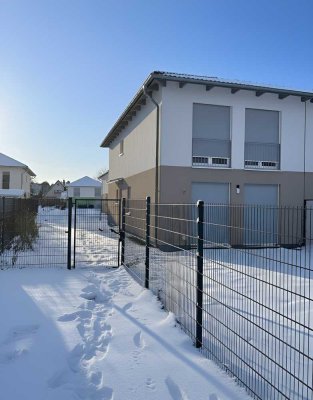 140qm Neubau-Doppelhaushälfte mit 6 Zimmern inkl. Einbauküche, 2 Stellplätzen, Zaun in Schöneiche