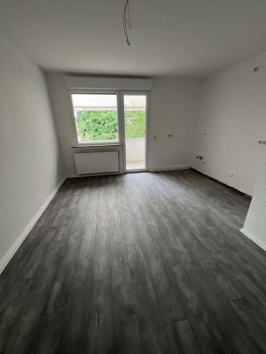 Schöne sanierte 2 Zimmer Wohnung mit Balkon