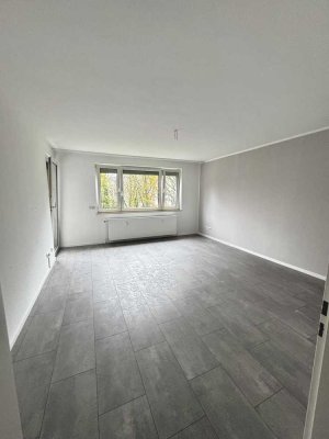 moderne 3-Zimmer-Wohnung mit Balkon und EBK in Leverkusen-Steinbüchel
