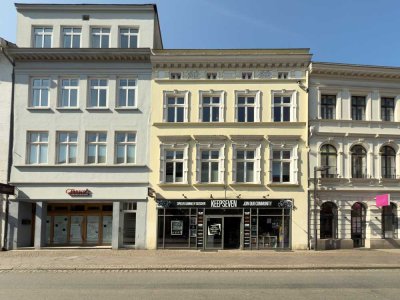 Stilvolle Altbauwohnung auf zwei Ebenen mit Fahrstuhl