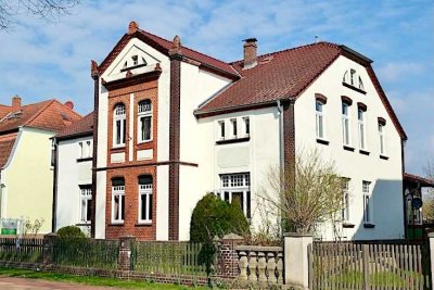 Wunderschöne Villa mit Vorgarten und großzügigem Grundstück an der Dove-Elbe