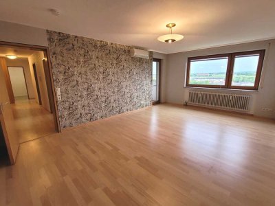 Großzügige und gepflegte 2 Zimmer-Wohnung mit Aufzug und Traumaussicht!