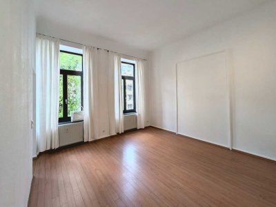 Helle Altbau 2,5-Zimmer-Küche-Bad Wohnung in der Lousbergstrasse mit hohen Decken