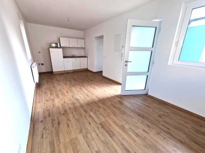 Neu renovierte 2-Zimmer-Wohnung mit Einbauküche Whg. Nr. 1