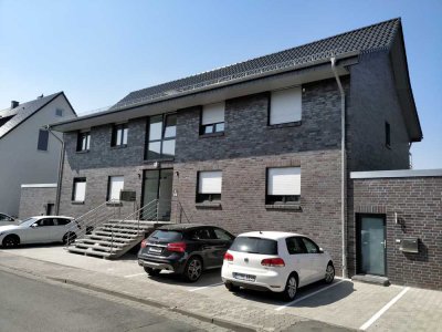 Geschmackvolle, vollst. renovierte 2-Zimmer-Erdgeschosswohnung mit geh. Innenausstattung mit EBK