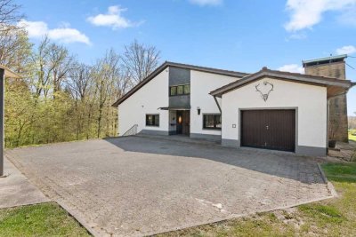 Atemberaubende Architektur mit einem einzigartigen Ausblick!