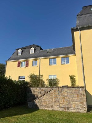 1,01 % ZINSHAMMER: Wohnen im Schloss - TOP Dachgeschosswohnung