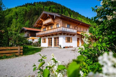 Licht, Holz, Weite - alpines Wohngefühl auf drei Ebenen